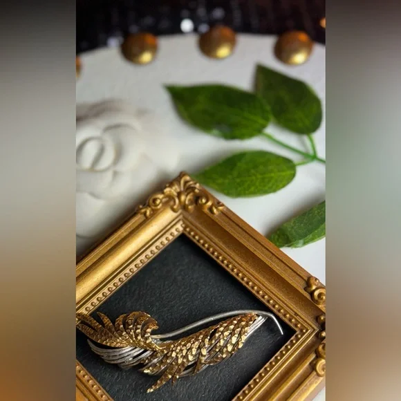 Gold and Silver Feather Brooch - Picture 11 of 16